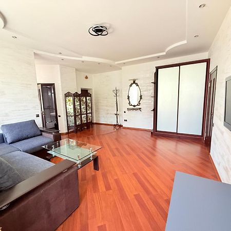 Светлая Квартира Apartment Odessa Exterior photo
